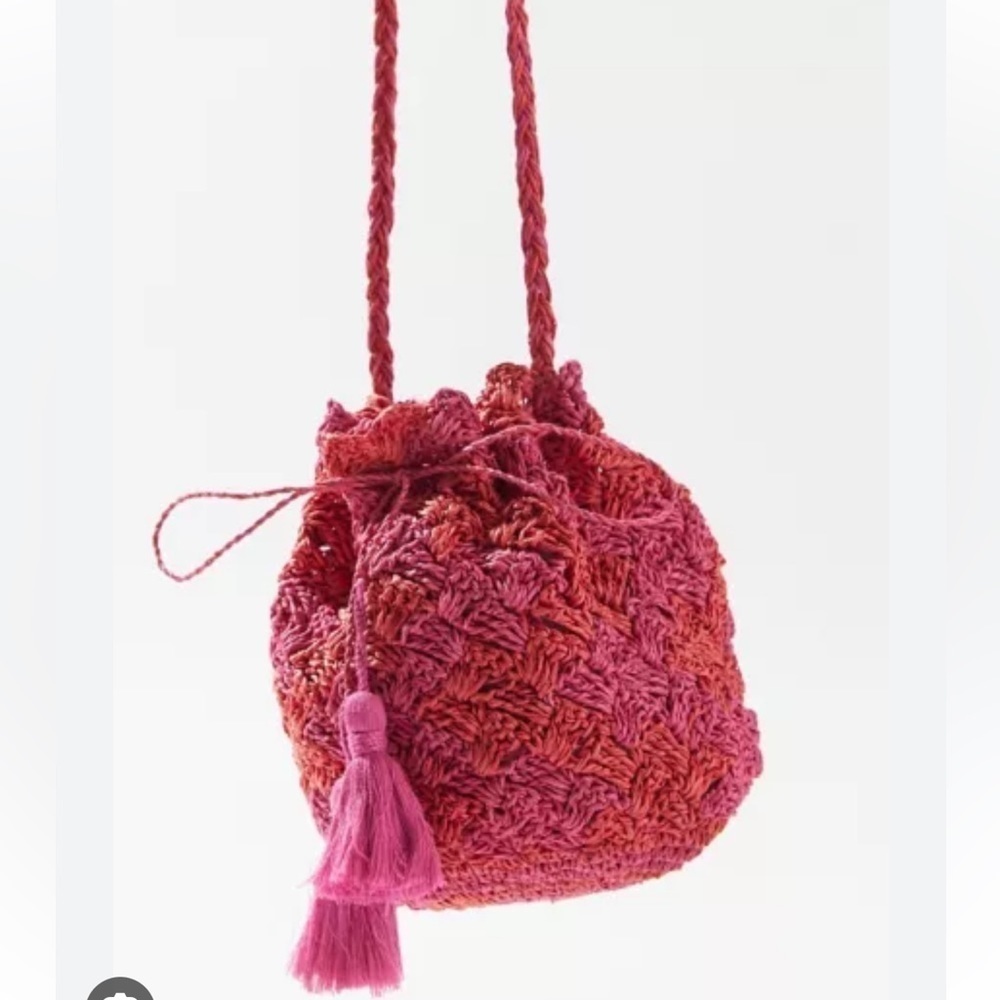 Urban Outfitters - UO Bermuda Bucket Crossbody
Bag - New without tags - Orange